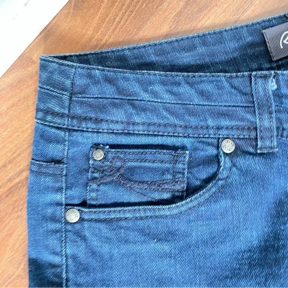 Reitmans - Women's Blue Jeans - straight leg - Size 10 Petites - Picture 7 of 8